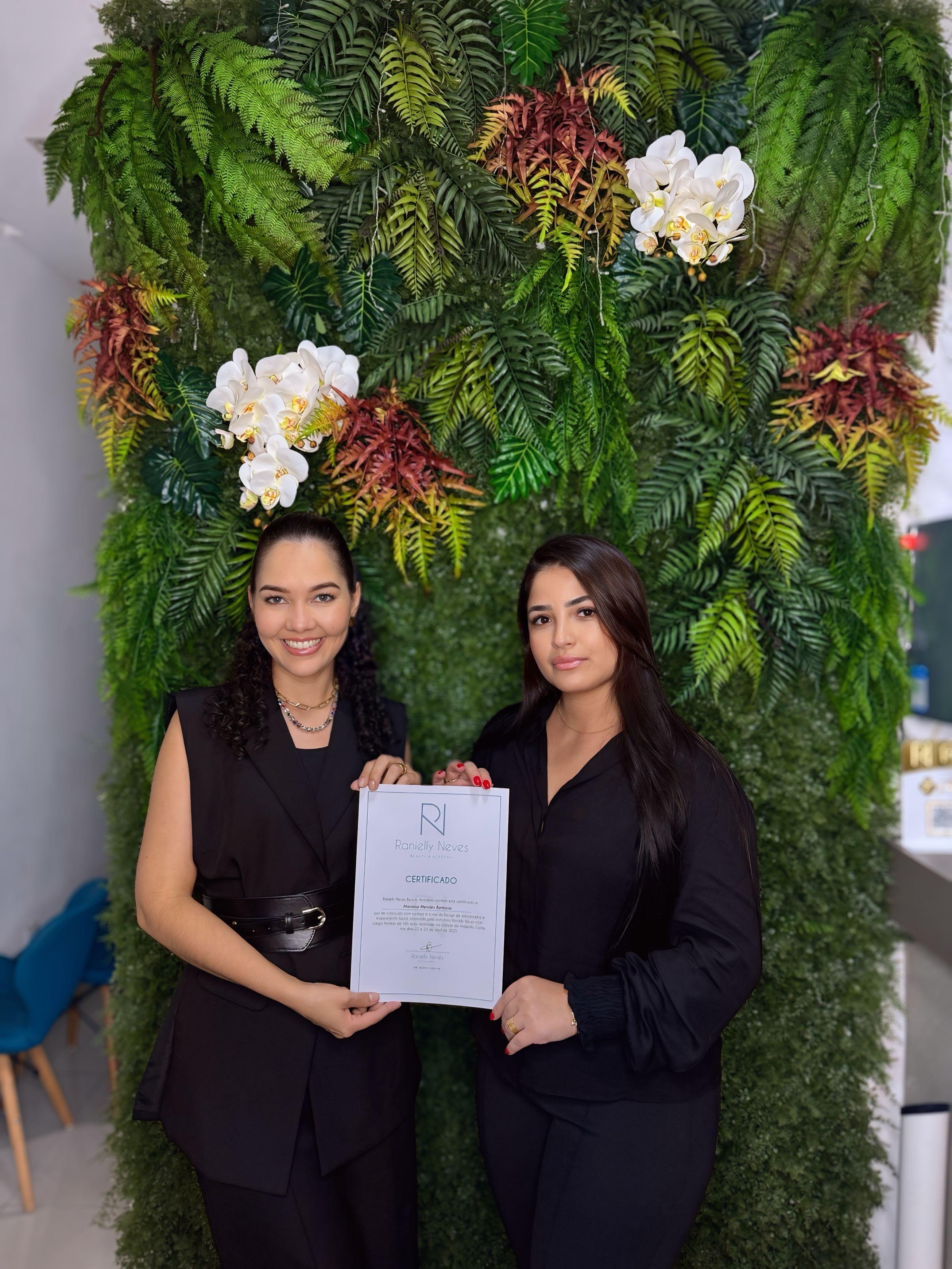 Aluna formada com certificado