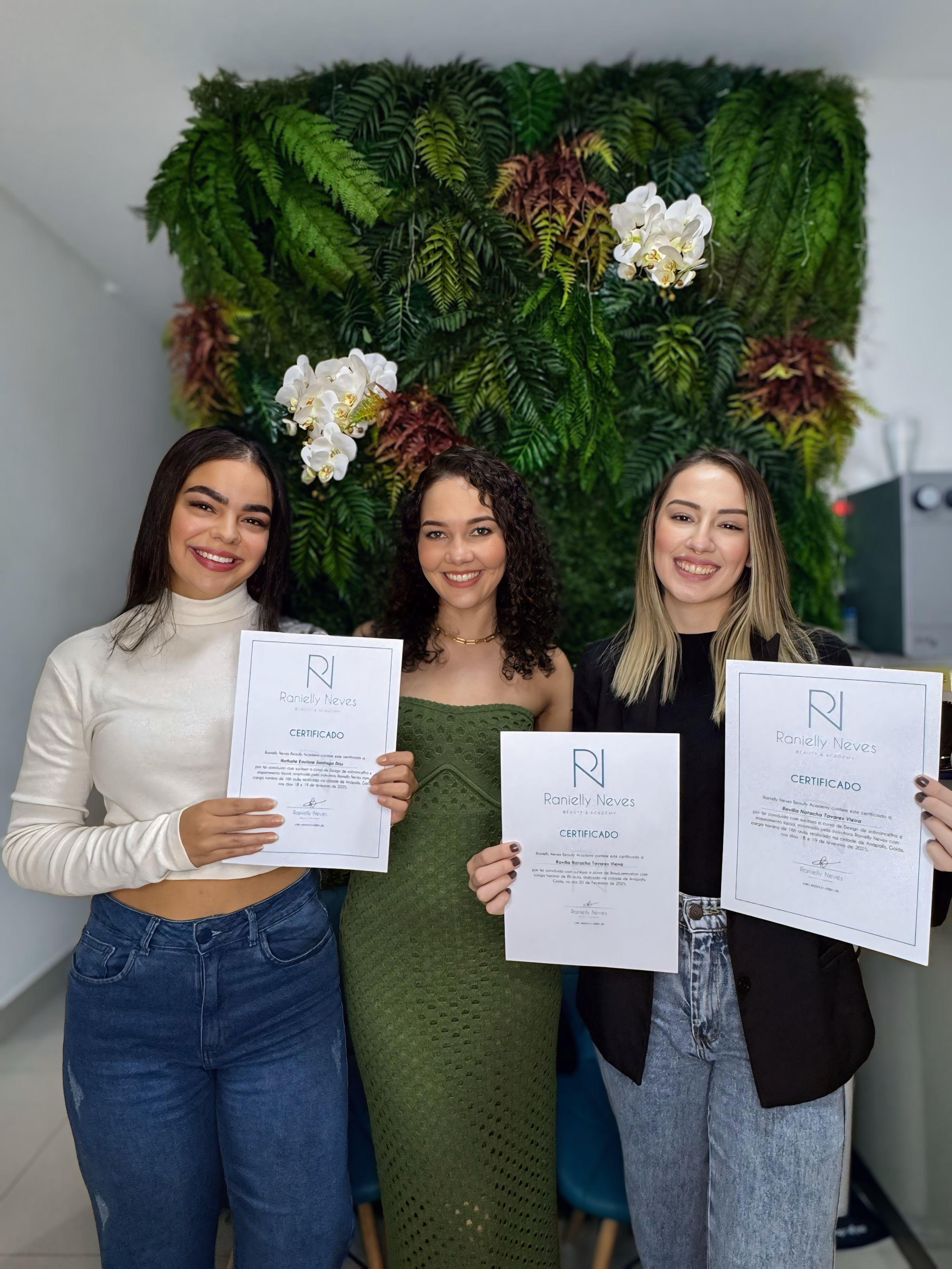 Aluna formada com certificado