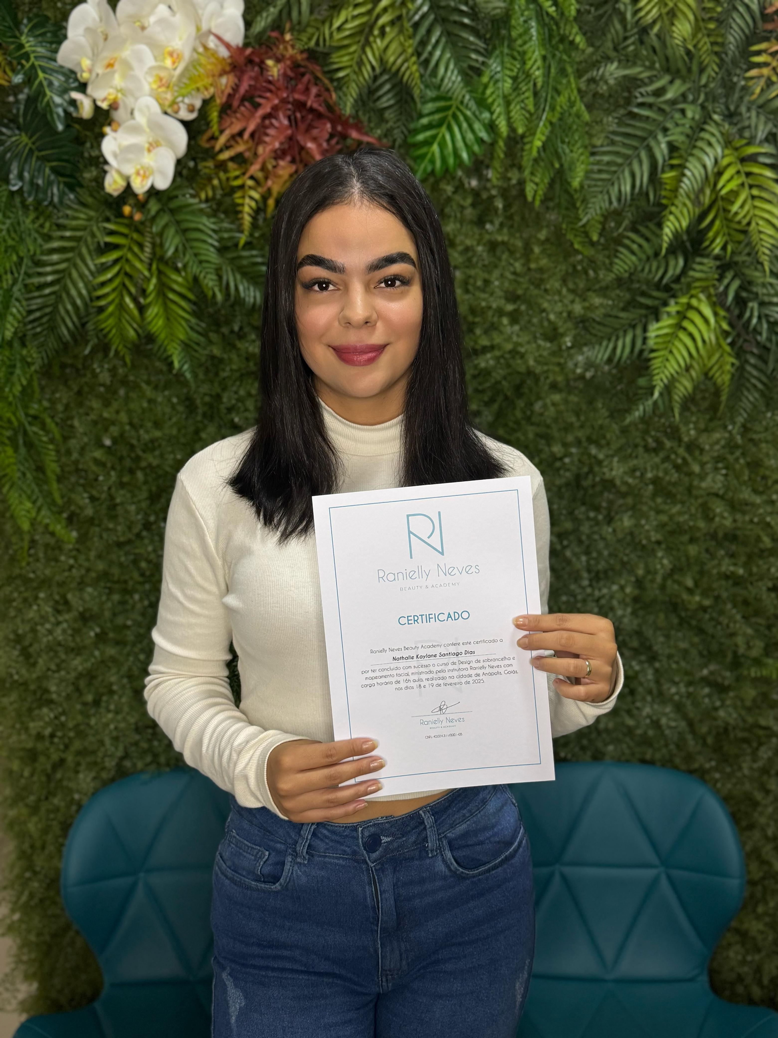 Aluna formada com certificado