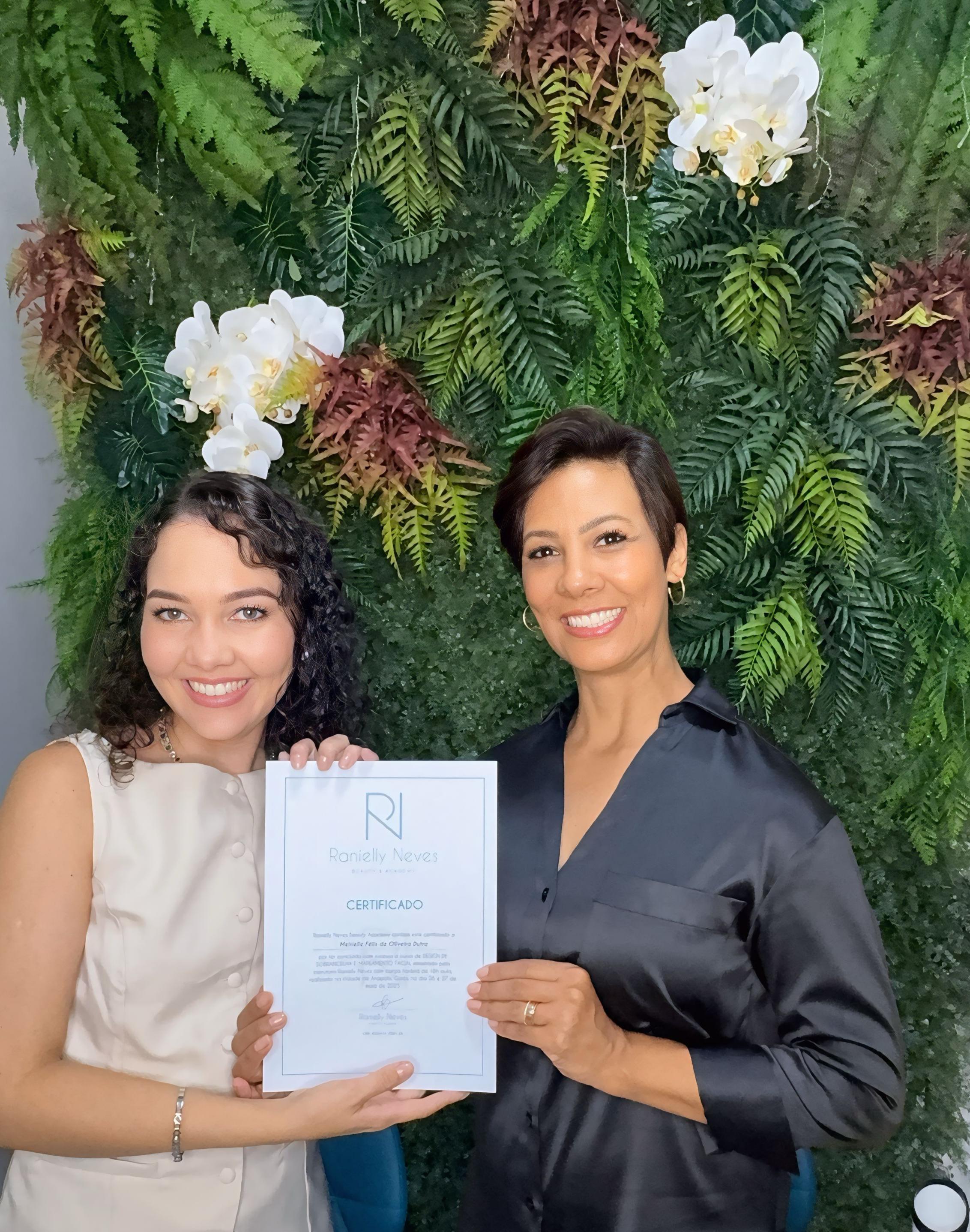 Aluna formada com certificado